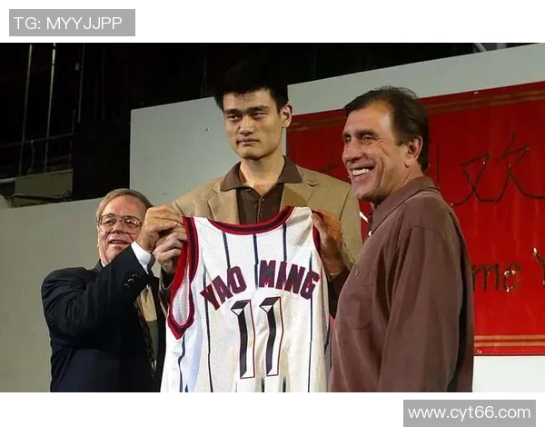 姚明重返球队引发热议球迷期待传奇巨星再次展现风采