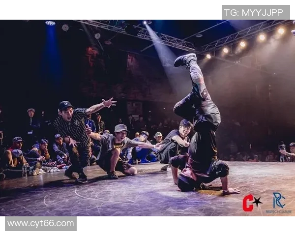 成都攀岩队在世界街舞大赛中以85分稳居积分榜首位 成都攀岩队在世界街舞大赛中以85分稳居积分榜首位